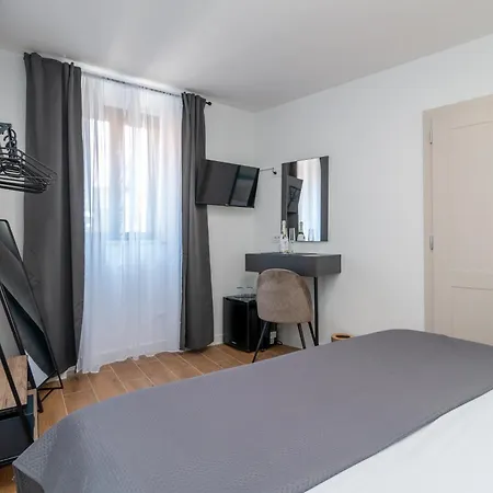 Andreis Luxury Retreat Bed and breakfast