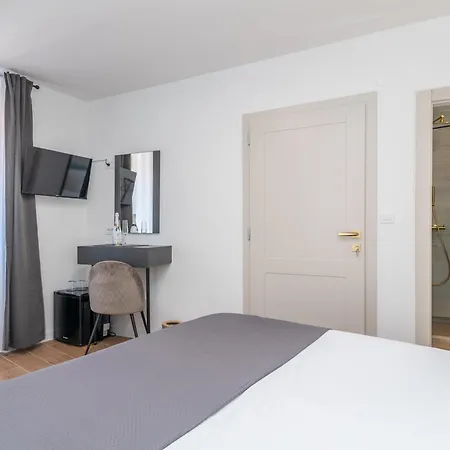 Andreis Luxury Retreat Bed & Breakfast