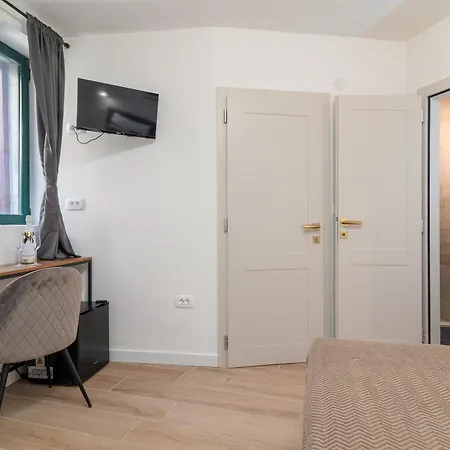 Andreis Luxury Retreat Bed and breakfast 3*